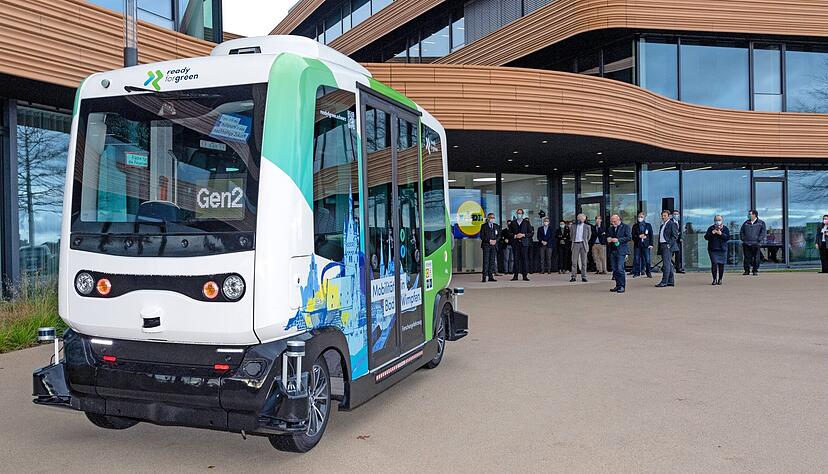 Aktuell befindet sich das autonome Shuttle im Testbetrieb. Mitte 2022 soll es Lidl-Mitarbeiter vom Bahnhof zur Zentrale in Bad Wimpfen bringen. Foto: Archiv/Berger