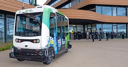 Aktuell befindet sich das autonome Shuttle im Testbetrieb. Mitte 2022 soll es Lidl-Mitarbeiter vom Bahnhof zur Zentrale in Bad Wimpfen bringen. Foto: Archiv/Berger