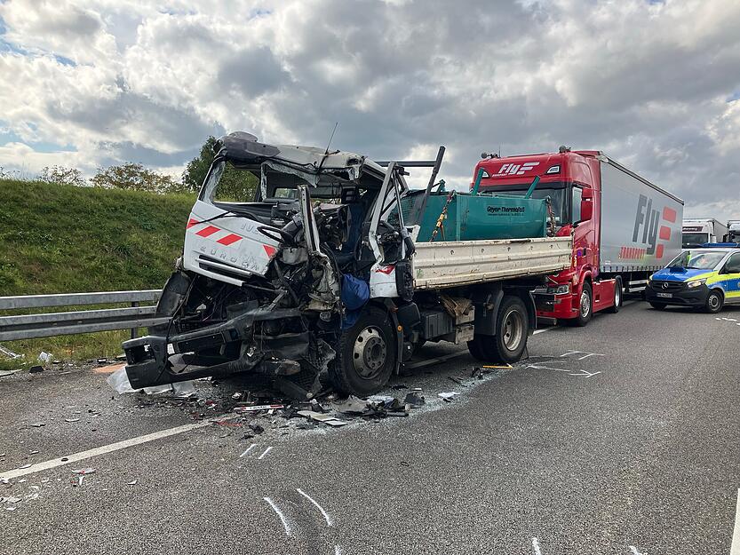 Die Bergungsarbeiten werden noch Stunden dauern.