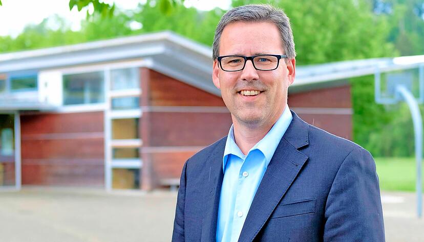 Bildung und Betreuung sind f&uuml;r Ralph Matousek wichtige Themen. Dazu geh&ouml;rt f&uuml;r ihn auch der Erhalt der Grundschulen in jedem Ortsteil, wie hier in Kochersteinsfeld. Der 43-J&auml;hrige w&uuml;rde dazu einen runden Tisch einrichten. Foto: Dennis Mugler