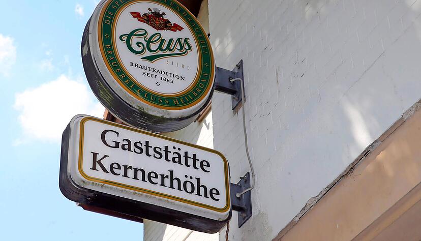 Die Kernerhöhe ist vielen Menschen als "Hessersbeck" bekannt. In dem Lokal in der Nähe des Hauptfriedhofs scheint die Zeit stehengeblieben zu sein.
Foto: Andreas Veigel Die Kernerhöhe ist vielen Menschen als "Hessersbeck" bekannt. In dem Lokal in der Nähe des Hauptfriedhofs scheint die Zeit stehengeblieben zu sein.
Foto: Andreas Veigel