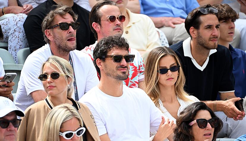 Unter den Zuschauern auf dem Weissenhof war auch Mats Hummels. Unter den Zuschauern auf dem Weissenhof war auch Mats Hummels.