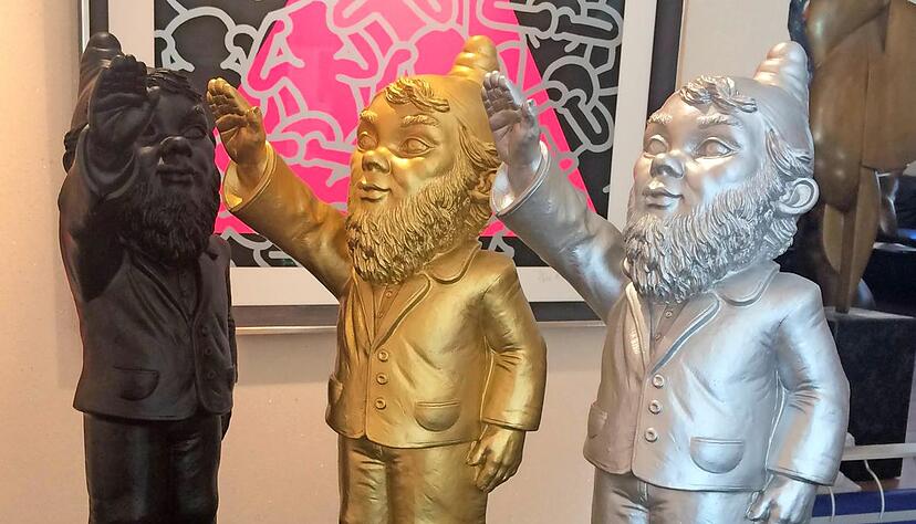 Ausgestellte Kunstobjekte, die nicht jeder lustig findet.Foto: Adrian Hoffmann