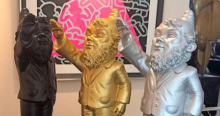 Ausgestellte Kunstobjekte, die nicht jeder lustig findet.Foto: Adrian Hoffmann