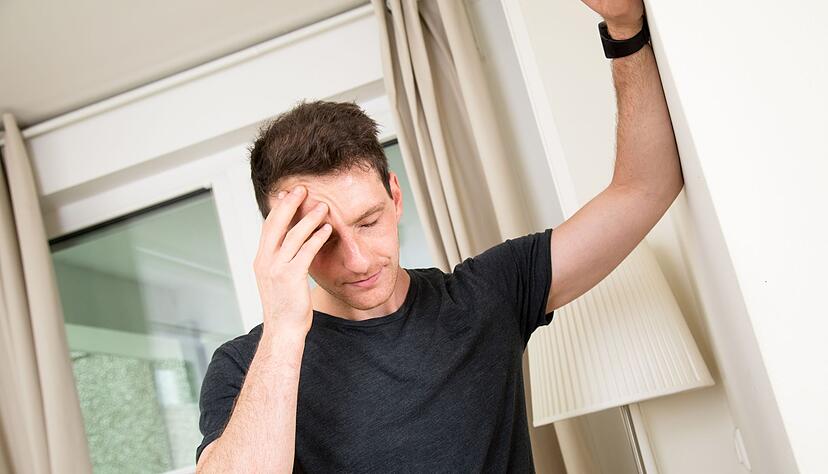 Schwindel, Unwohlsein oder Migräneattacken: Ändern sich Luftdruck, Luftfeuchtigkeit und Temperatur, kann sich das negativ auf unseren Körper auswirken. Schwindel, Unwohlsein oder Migräneattacken: Ändern sich Luftdruck, Luftfeuchtigkeit und Temperatur, kann sich das negativ auf unseren Körper auswirken.