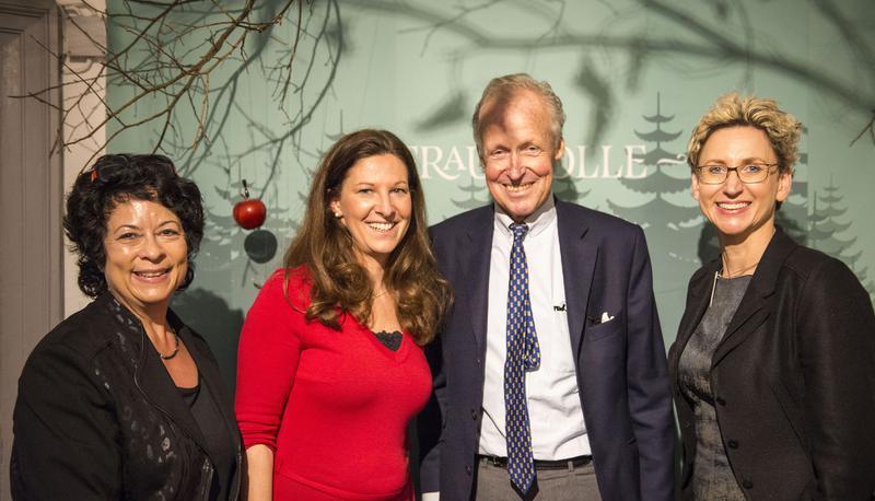 Die Neckarsulmerinnen Natalie Walz (rechts) und Anette Eichhorn (links) mit Museumsleiterin Susanne Ascheron und Christoph Prinz zu Schleswig-Holstein.