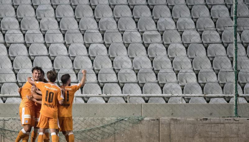 Spieler von Grasshoppers Zürich feiern den Treffer zum 3:2. Foto: Ennio Leanza