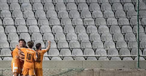 Spieler von Grasshoppers Zürich feiern den Treffer zum 3:2. Foto: Ennio Leanza