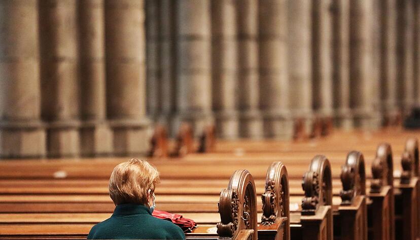 Die beiden gro&szlig;en Kirchen haben im vergangenen Jahr wieder viele Mitglieder verloren (Archivbild).