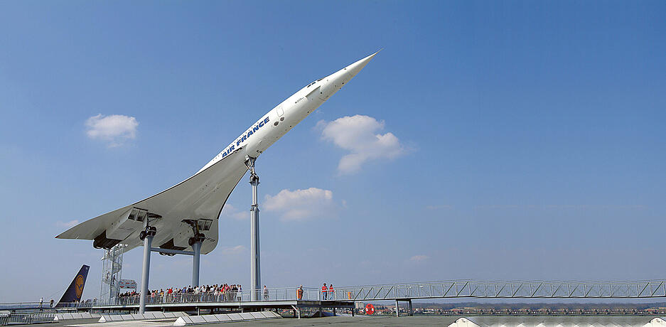 2013: Die Concorde thront auf dem Dach des Auto- und Technikmuseums. Für das Fundament der Stützen mussten in der Museumshalle zwei Gruben ausgegraben und mit 1200 Tonnen Stahlbeton aufgefüllt werden.