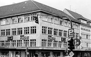 Gustav Fuchs hatte 1864 an der Kaiserstraße eine Eisenwarenhandlung gegründet. Heute steht hier der Käthchenhof.