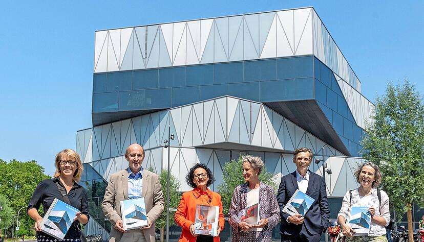 Dr. Petra Kiedaisch, Dr. Wolfgang Hansch, Prof. Dr. Bärbel Renner, Louisa Hutton, Prof. Matthias Sauerbruch und Bettina Klett (v. l.) bei der Buchvorstellung.
Foto: Berger Dr. Petra Kiedaisch, Dr. Wolfgang Hansch, Prof. Dr. Bärbel Renner, Louisa Hutton, Prof. Matthias Sauerbruch und Bettina Klett (v. l.) bei der Buchvorstellung.
Foto: Berger