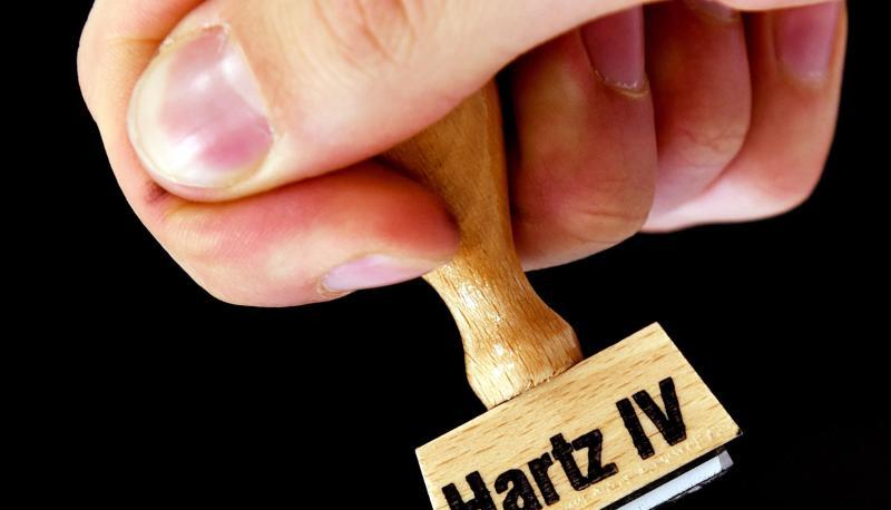 Die Verwaltungskosten bei Rückforderungen zu viel überwiesener Hartz-IV-Leistungen sind enorm hoch.