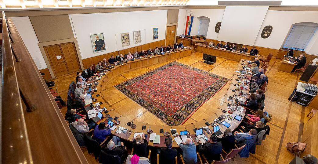 Der Heilbronner Gemeinderat diskutiert &uuml;ber Besprechungen in nicht&ouml;ffentlichen Sitzungen.