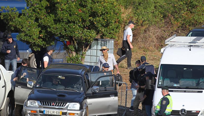 Auch 2023 bereiteten sich Suchteams der Polizei auf eine Suche im Süden Portugals vor. (Archivbild) Auch 2023 bereiteten sich Suchteams der Polizei auf eine Suche im Süden Portugals vor. (Archivbild)