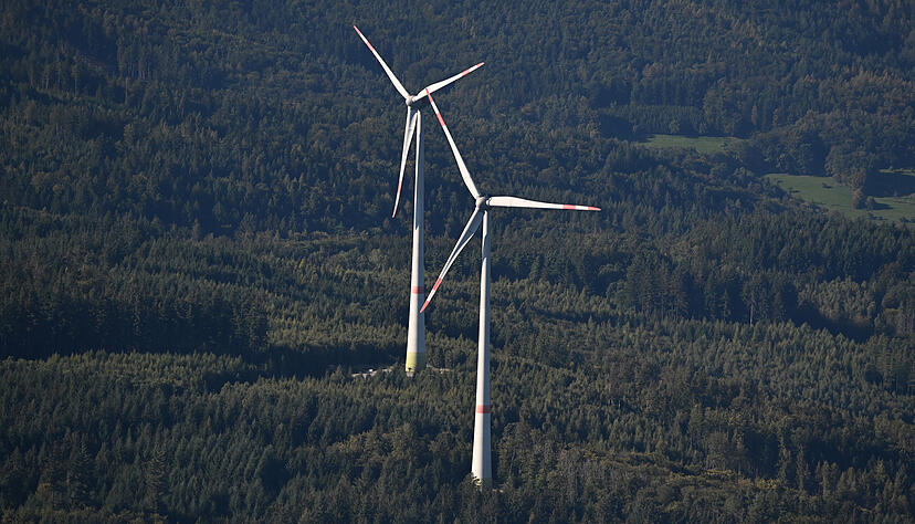 Mit dem Windkraftausbau scheint es in Baden-Württemberg endlich voranzugehen. Mehr als 1200 Anlagen sollen genehmigt werden, 153 können sofort gebaut werden. Mit dem Windkraftausbau scheint es in Baden-Württemberg endlich voranzugehen. Mehr als 1200 Anlagen sollen genehmigt werden, 153 können sofort gebaut werden.