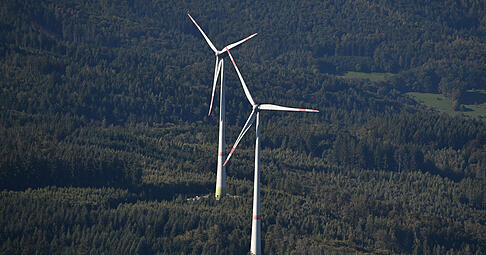 Mit dem Windkraftausbau scheint es in Baden-Württemberg endlich voranzugehen. Mehr als 1200 Anlagen sollen genehmigt werden, 153 können sofort gebaut werden.