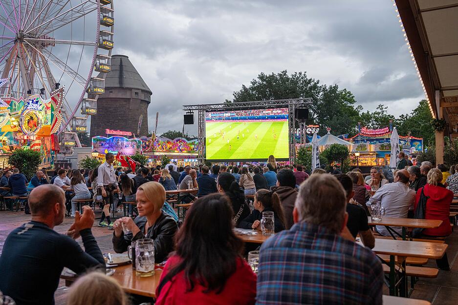 Volksfest mit Public Viewing Türkei gegen die Niederlande