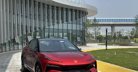 Sein sportlich-aggressives Design und bis zu 662 kW/900 PS machen den Eletre zu einem typischen Lotus.