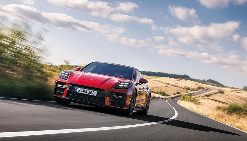 Porsche erweitert die Panamera-Modellpalette: Der GTS bietet mit 500 PS weiterhin sportliche Fahrleistungen. Porsche erweitert die Panamera-Modellpalette: Der GTS bietet mit 500 PS weiterhin sportliche Fahrleistungen.