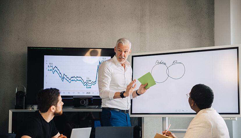 Vorzugsaktien, stille Beteiligung und Co: Wenn Unternehmen ihre Mitarbeiter am Erfolg beteiligen, kann das für mehr Motivation und Bindung sorgen.