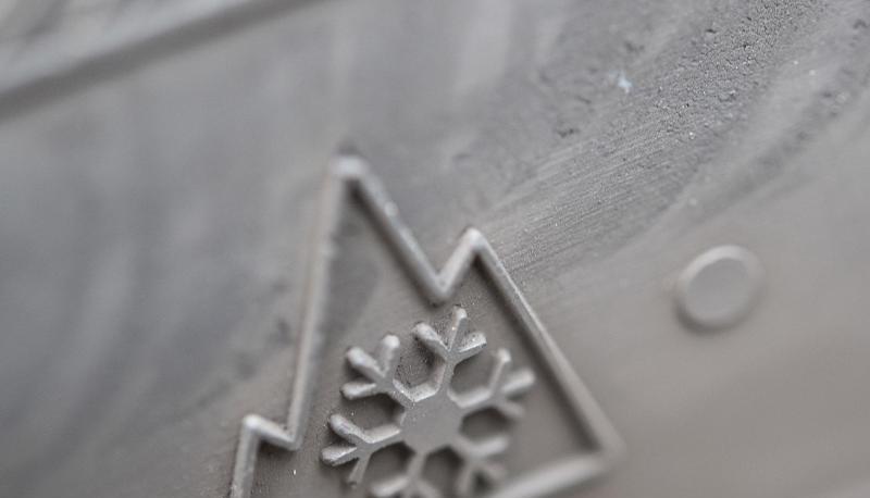 Für Autofahrer steht jetzt der Wechsel auf Winterreifen an. Welche Reifengröße zum Fahrzeug passt, ist den Fahrzeugpapieren zu entnehmen. Für Autofahrer steht jetzt der Wechsel auf Winterreifen an. Welche Reifengröße zum Fahrzeug passt, ist den Fahrzeugpapieren zu entnehmen.