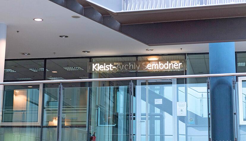 Defekte Beleuchtung: Das Kleist-Archiv Sembdner im verlassenen zweiten Stock des Einkaufszentrums K 3 fristet derzeit ein bescheidenes Dasein in der Stadt Heilbronn. Defekte Beleuchtung: Das Kleist-Archiv Sembdner im verlassenen zweiten Stock des Einkaufszentrums K 3 fristet derzeit ein bescheidenes Dasein in der Stadt Heilbronn.