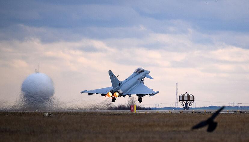 Deutschland will für den neuen Arktik-Einsatz der Nato vier Eurofighter bereitstellen. (Archivbild) Deutschland will für den neuen Arktik-Einsatz der Nato vier Eurofighter bereitstellen. (Archivbild)