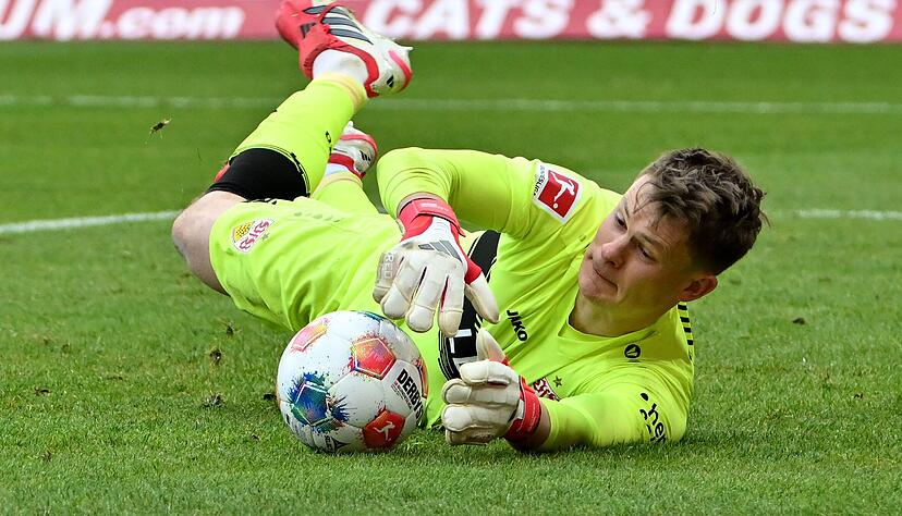 Torwart Alexander N&uuml;bel vom VfB Stuttgart in Aktion.