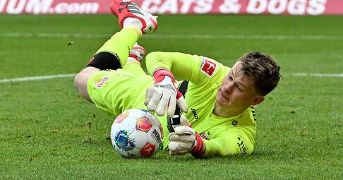 Torwart Alexander Nübel vom VfB Stuttgart in Aktion. Torwart Alexander Nübel vom VfB Stuttgart in Aktion.