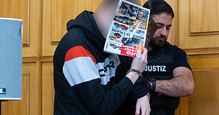 Der 18 Jahre alte Angeklagte muss sich vor dem Landgericht verantworten. Er soll einen zw&ouml;lfj&auml;hrigen Jungen ermordet haben.