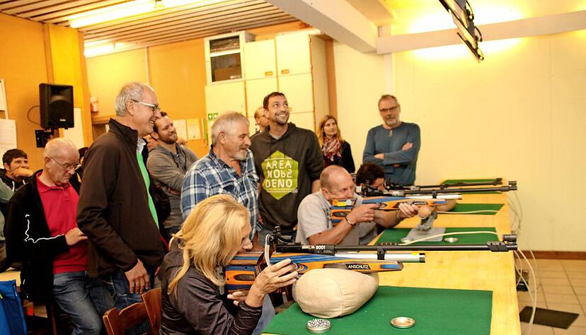 Der freundschaftliche Schießwettbewerb im Schützenheim Hößlinsülz zwischen Löwensteinern und Freunden aus Traboch machte allen Spaß.Foto: Gustav Döttling Der freundschaftliche Schießwettbewerb im Schützenheim Hößlinsülz zwischen Löwensteinern und Freunden aus Traboch machte allen Spaß.Foto: Gustav Döttling