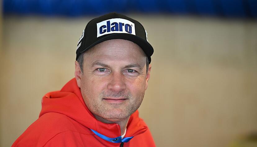 Das deutsche Biathlon-Team um Sportdirektor Felix Bitterling musste einen Schreckmoment überstehen.