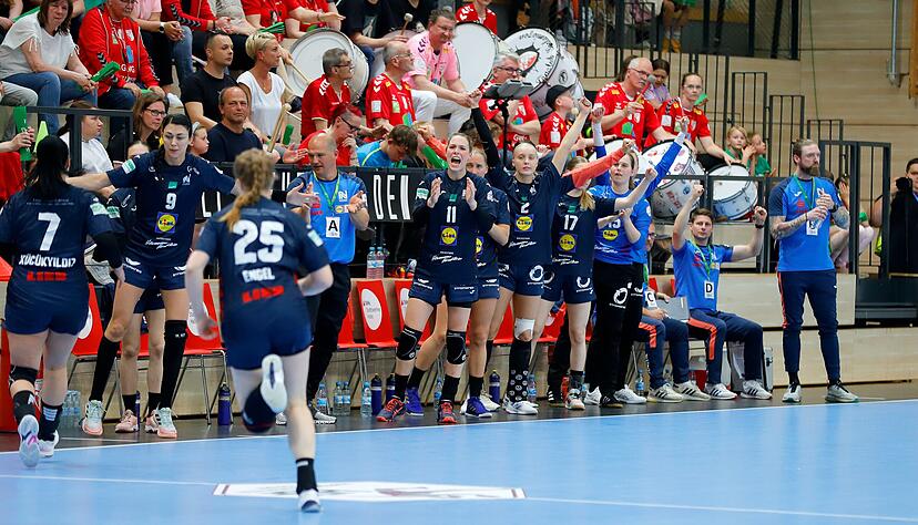 Jubel in dunkelblau: Die Sport-Union Neckarsulm hat durch einen Sieg in Halle-Neustadt den Klassenerhalt gesichert. Jubel in dunkelblau: Die Sport-Union Neckarsulm hat durch einen Sieg in Halle-Neustadt den Klassenerhalt gesichert.