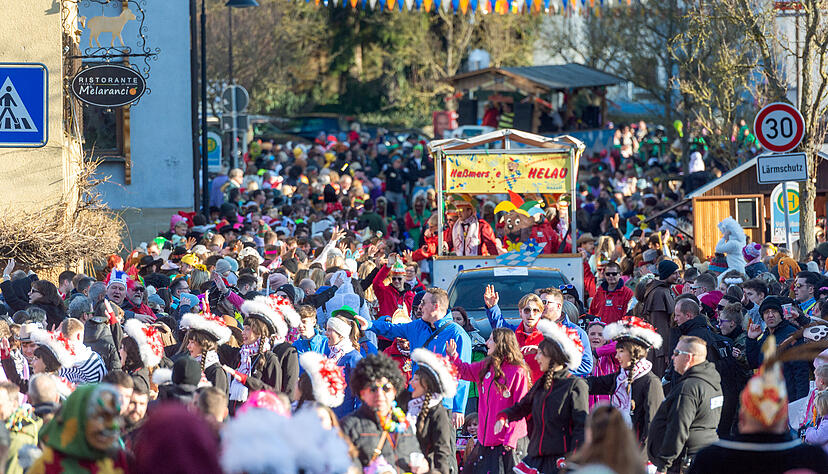 Tausende Menschen sind in den n&auml;chsten Wochen bei Faschingsumz&uuml;gen als Zuschauer oder Teilnehmer dabei - oder waren es schon wie am Sonntag in Talheim. Das Thema Alkoholausgabe wird ganz unterschiedlich gehandhabt.