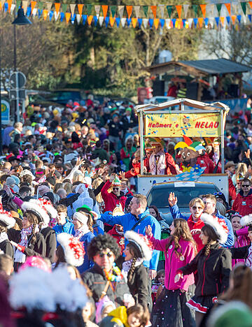 Tausende von Menschen zieht der Talheimer Faschingsumzug alljährlich an. Um diese zu schützen, braucht es viele Sicherheitsmaßnahmen, wie Zufahrtssperren.