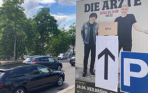 Der Weg zu den Parkplätzen ist ausgeschildert. Der Weg zu den Parkplätzen ist ausgeschildert.