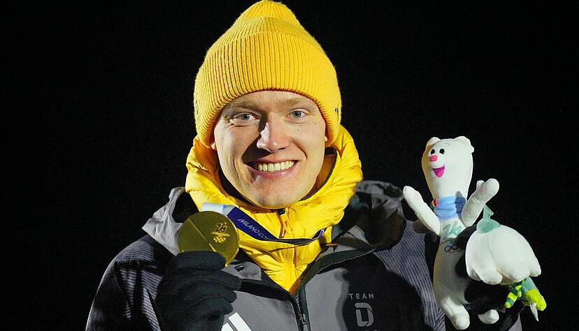 &bdquo;Echt krass schwer &ndash; ich habe solche Nackenschmerzen&ldquo;: Max Langenhan hat die Goldmedaille wenig sp&auml;ter wieder abgenommen.