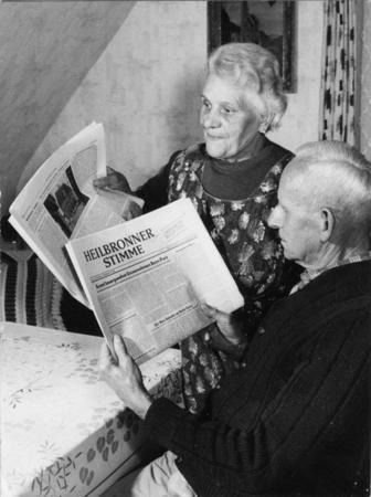 Die Heilbronner Stimme erscheint in zwei Teilen - scherzhaft "Mama-Papa-System" genannt ; der &uuml;berregionale Mantel berichtet &uuml;ber Weltpolitik, Sport und Wirtschaft, der Lokalteil &uuml;ber das Geschehen vor Ort. 
Foto: Eisenmenger.