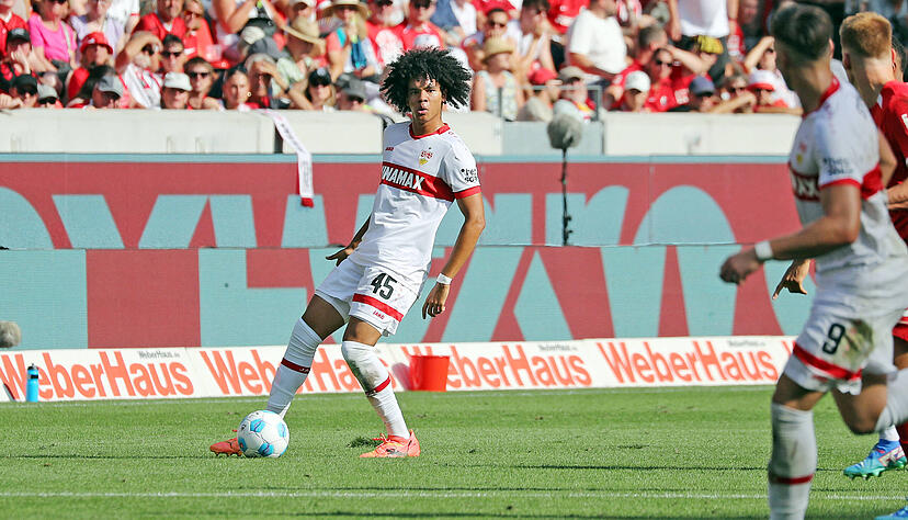 Auffällige Frisur, erst 20 Jahre alt und gegen Preußen Münster wohl von Beginn an beim VfB Stuttgart dabei: Anrie Chase.