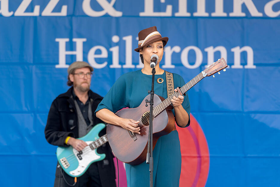 In Scharen zieht es Menschen am Sonntagnachmittag zu Jazz & Einkauf nach Heilbronn.