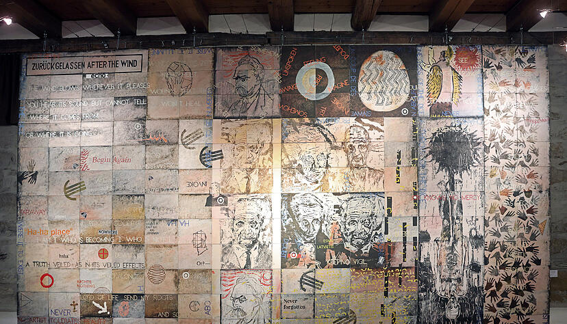 Das Bild "Zurückgelassen" hat Imants Tillers extra für die Ausstellung in Neuenstadt geschaffen. Das Bild "Zurückgelassen" hat Imants Tillers extra für die Ausstellung in Neuenstadt geschaffen.