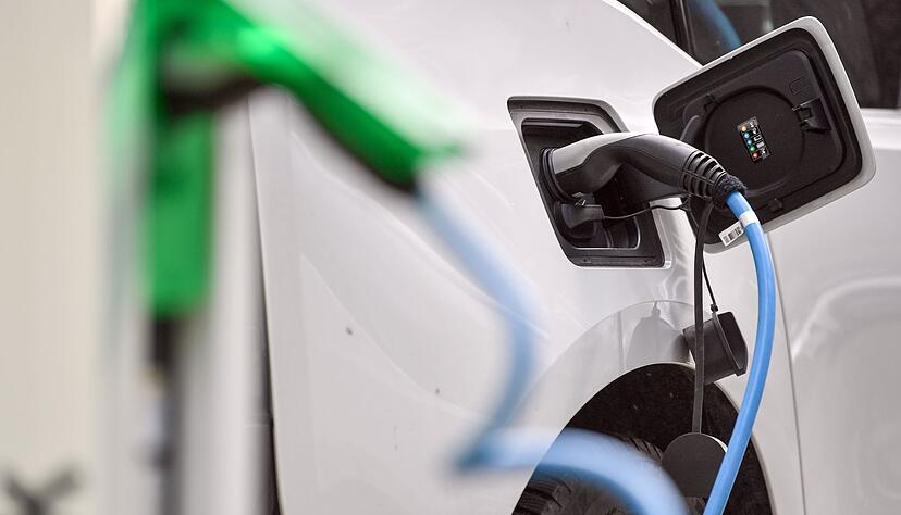 «Tanken» beim E-Auto: Häufiges Schnellladen kann dem Akku schaden.