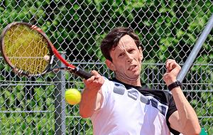 Tobias Freiberger steuert an Position drei Punkte zum Aufstieg bei. Tobias Freiberger steuert an Position drei Punkte zum Aufstieg bei.