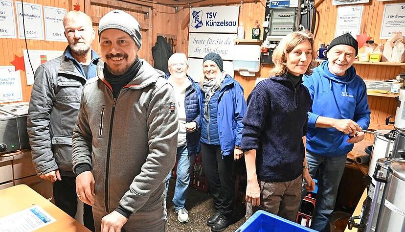 Es ist viel zu tun für die Helfer vom TSV Künzelsau, doch sie bleiben dabei stets gut gelaunt. Es ist viel zu tun für die Helfer vom TSV Künzelsau, doch sie bleiben dabei stets gut gelaunt.