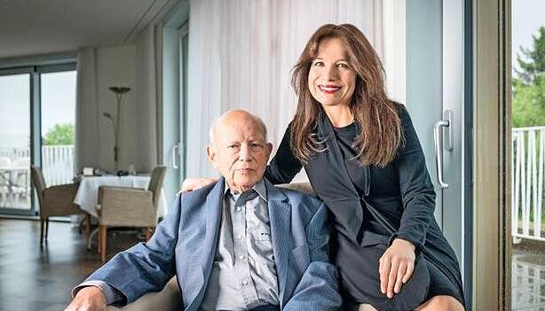 Der geb&uuml;rtige Heilbronner Walter Strauss mit seiner Tochter Anita Winter.
Foto: Joseph Khakhshouri