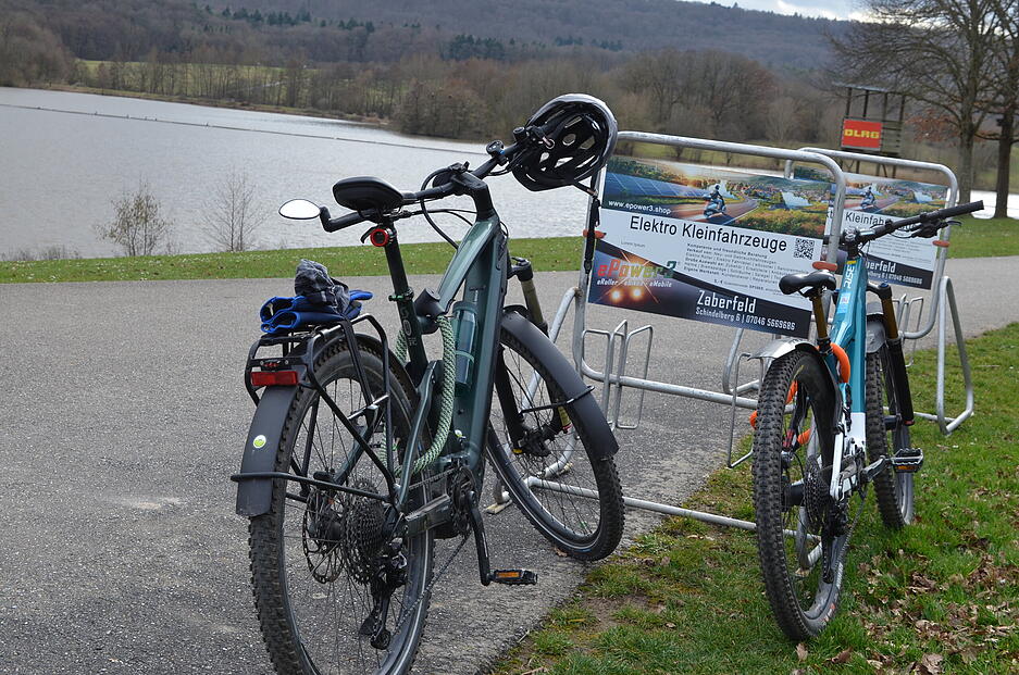 Das Wirtshaus am See bei der Ehmetsklinge ist ein beliebtes Ziel für Radtouren. Das Wirtshaus am See bei der Ehmetsklinge ist ein beliebtes Ziel für Radtouren.