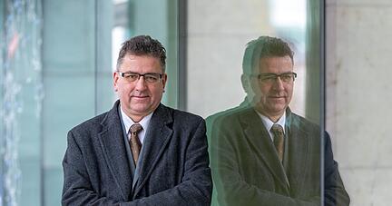 Raphael Benner, Mitglied der AfD, tritt bei der OB-Wahl am 6. Februar an. An den Sieg glaubt er nicht, aber er hofft auf ein gutes Ergebnis.
Foto: Mario Berger Raphael Benner, Mitglied der AfD, tritt bei der OB-Wahl am 6. Februar an. An den Sieg glaubt er nicht, aber er hofft auf ein gutes Ergebnis.
Foto: Mario Berger