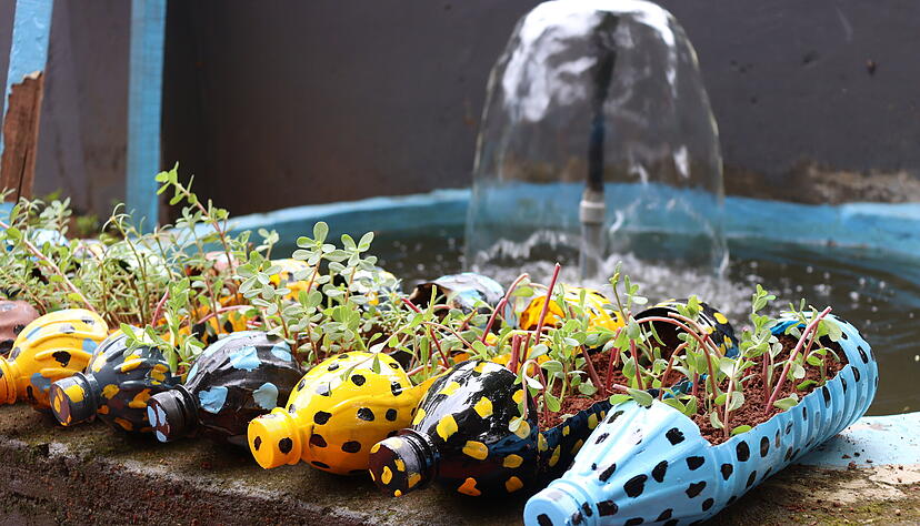 Mit etwas Kreativit&auml;t und Fundst&uuml;cken aus Keller, Schuppen oder Speicher kann der Garten individuell gestaltet werden.