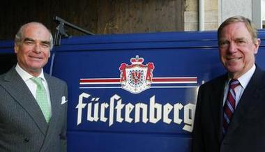 Heinrich Fürst zu Fürstenberg (l) und Wolfgang Salewski, Sprecher des Vorstandes der Brau Holding International AG. Heinrich Fürst zu Fürstenberg (l) und Wolfgang Salewski, Sprecher des Vorstandes der Brau Holding International AG.